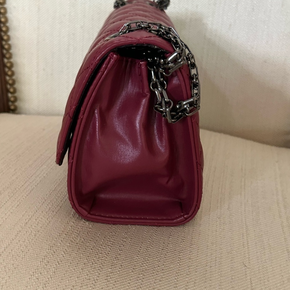 NEW Elegant Maroon Quilted Shoulder Bag with gunmetal hardware - Picture 3 of 7